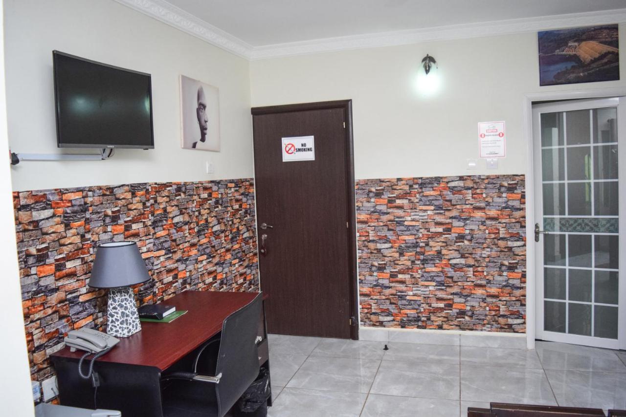 3A'S Guest House Akosombo Exterior photo